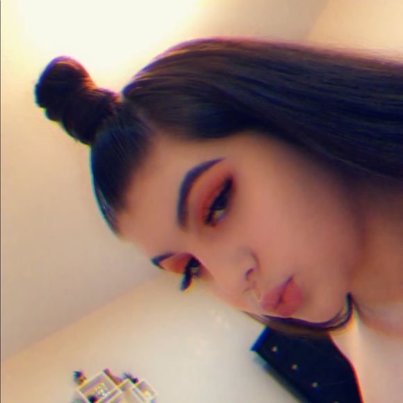 Profile Picture of Ava Hayes (@avaha22) on Poshmark