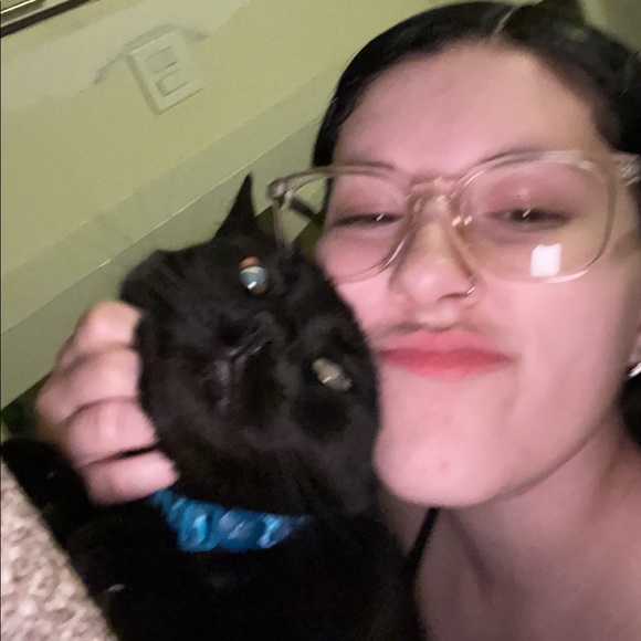 Savannah Cahill - Poshmark Profile Picture of Savannah Cahill (@savmkc) on Poshmark