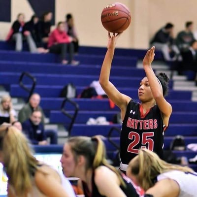 Profile Picture of Alice Hall (@alicehall25) on Twitter