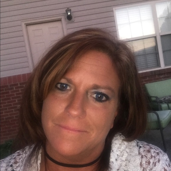 Profile Picture of Amy Detillion (@detillion15) on Poshmark