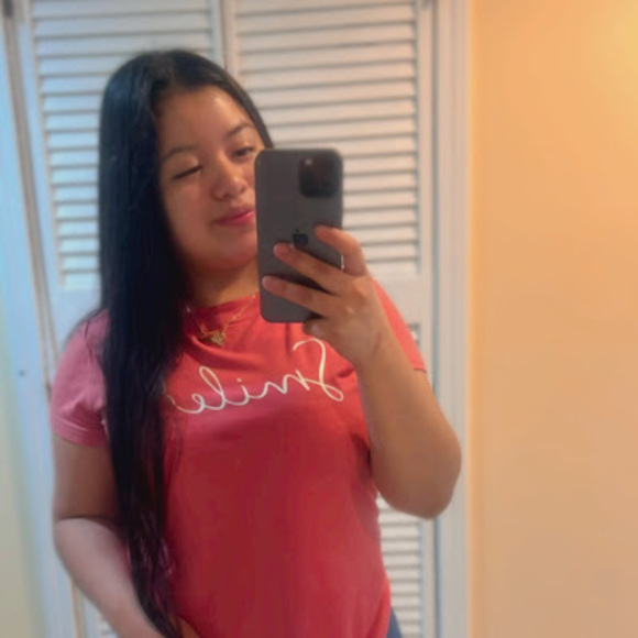 Profile Picture of Anayeli Aguilar (@anayeliaguil819) on Poshmark