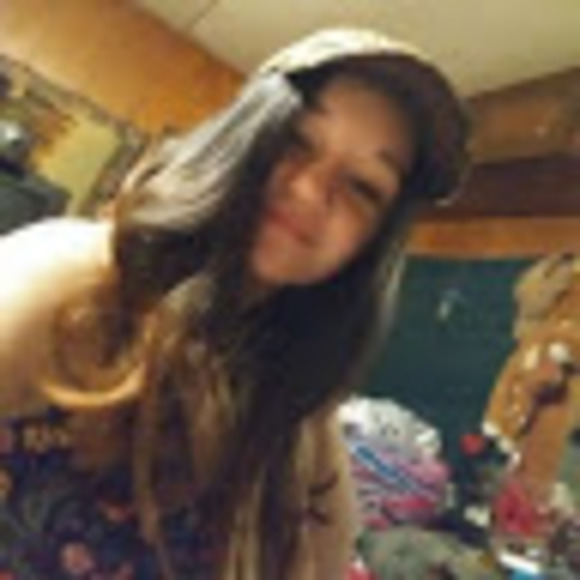 Profile Picture of Hannah Cooley (@hannahmcooley08) on Poshmark