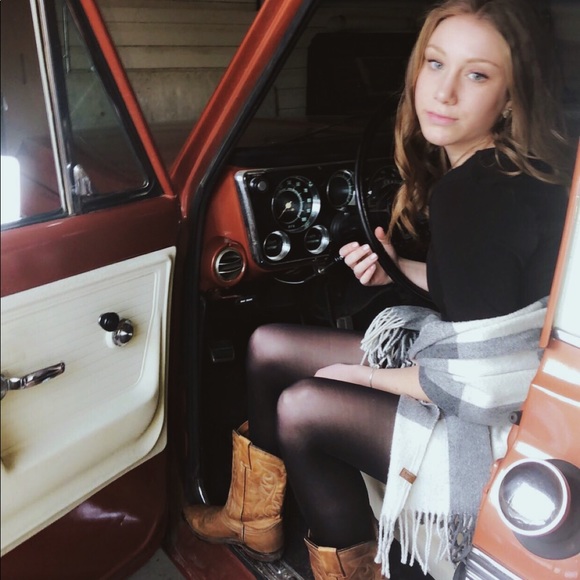 Profile Picture of Emma Harcus (@emmaharcus) on Poshmark