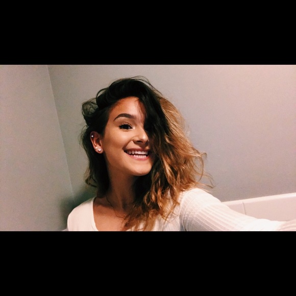 Profile Picture of Julia Cazeault (@jcazeault) on Poshmark