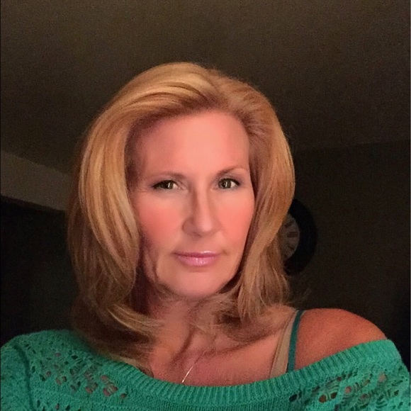 Profile Picture of Nadine Heiny (@nadine0502) on Poshmark