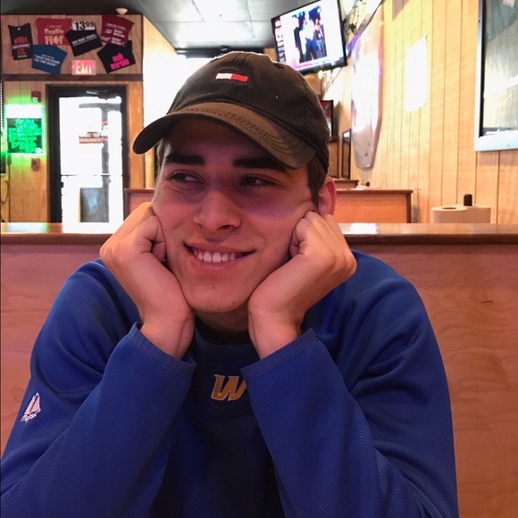 Profile Picture of Adrian Suarez (@suarezadrian) on Poshmark