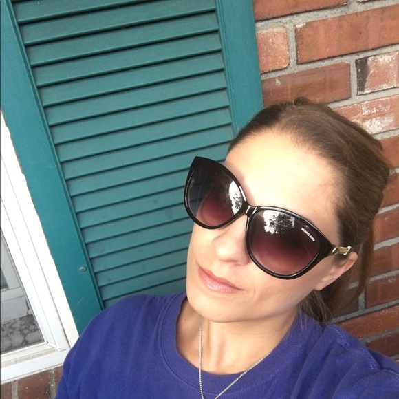Laura Ventriglia - Poshmark Profile Picture of Laura Ventriglia (@laurav716) on Poshmark