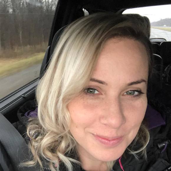 Robyn Agretto - Poshmark Profile Picture of Robyn Agretto (@robynbarszcz) on Poshmark