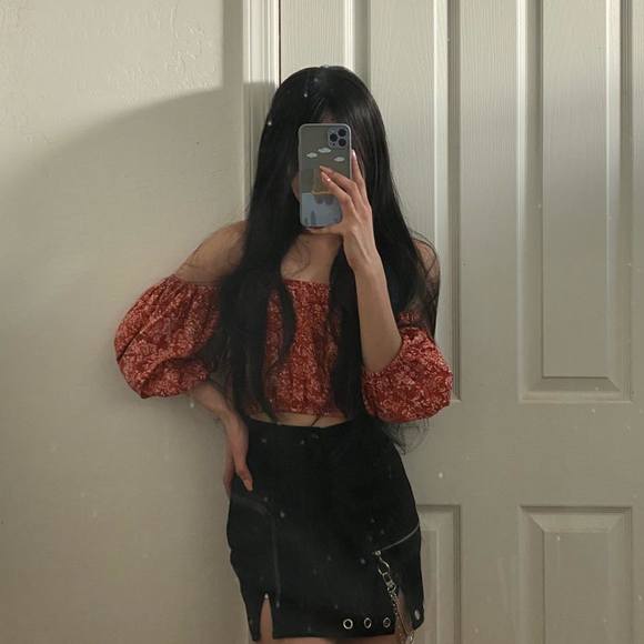 Profile Picture of Jennie Jennie (@antikou86) on Poshmark