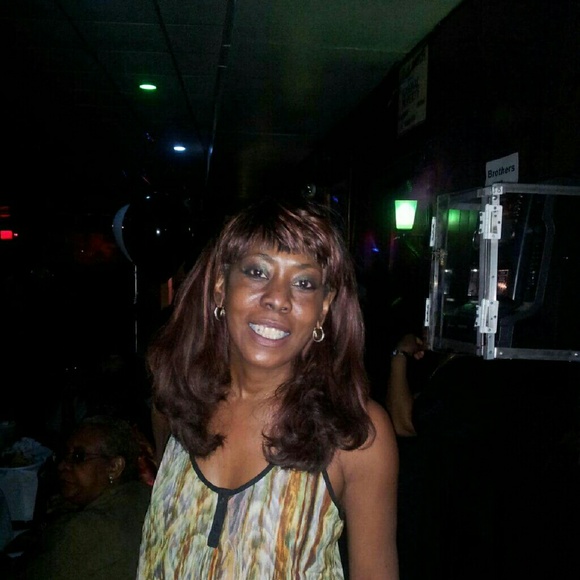 Profile Picture of Andrea Dardy (@ahmani4life) on Poshmark