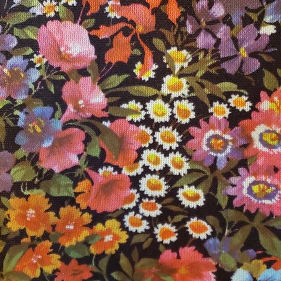 Profile Picture of Lisa Gillespie (@leggtc) on Poshmark