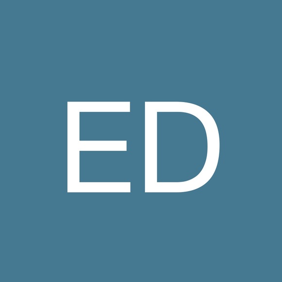Profile Picture of Erin Davignon (@erindavignon) on Poshmark