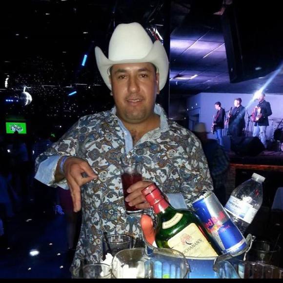 Profile Picture of Manuel Bencomo (@manuel_bencomo) on Poshmark