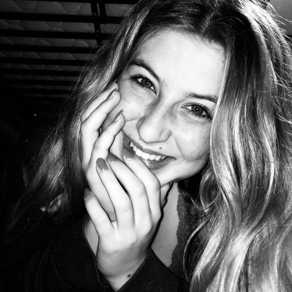 Profile Picture of Anna kathleen Schäfer (@annaakathleen) on Poshmark