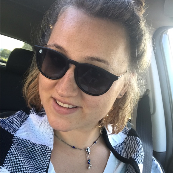 Profile Picture of Erika Jester (@erikalalalaaa) on Poshmark
