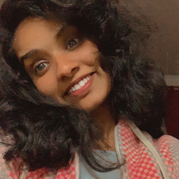 Profile Picture of Chelsa Tom (@chelsatom) on Poshmark