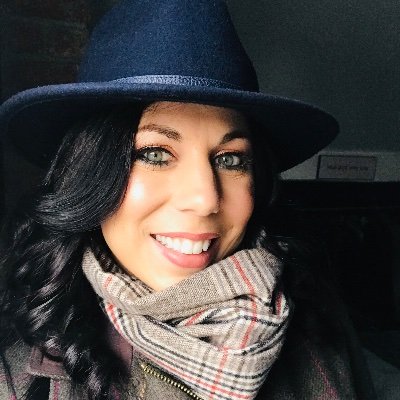 Profile Picture of Danielle Simmonds (@SilverSimmonds) on Twitter