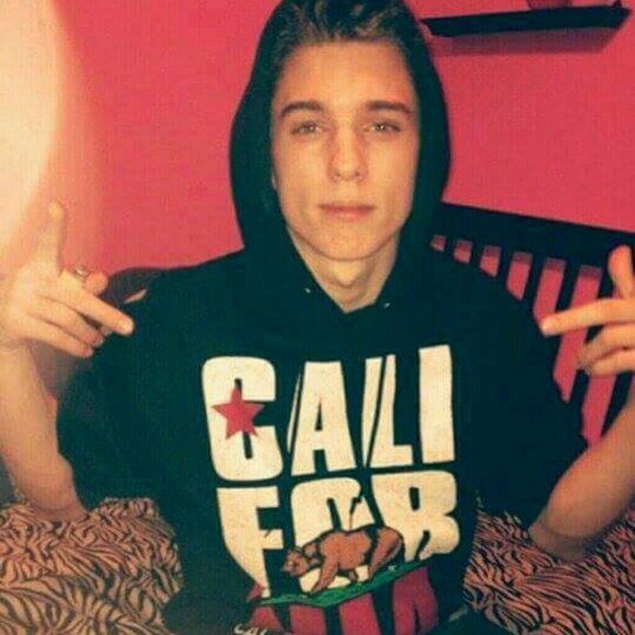 Profile Picture of Adam Kovacs (@adamnk) on Poshmark