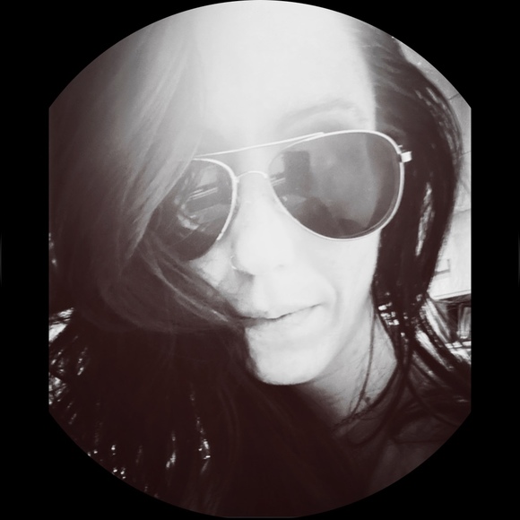 Profile Picture of Leah Scott (@leahscott86) on Poshmark