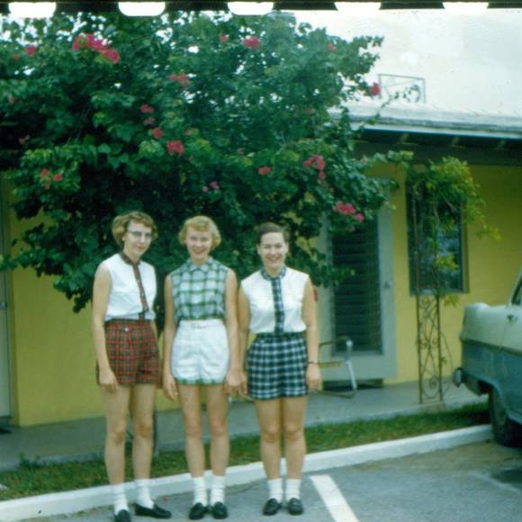 Profile Picture of Sandy Barckert (@sandybarckert) on Poshmark