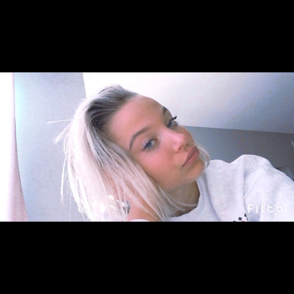 Profile Picture of Emma Pancheck (@emmapancheck) on Poshmark