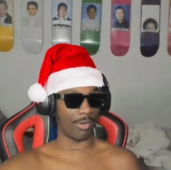 Profile Picture of Soonge Bag (@soongebag) on Poshmark