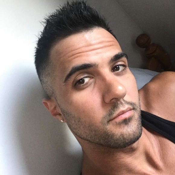 Profile Picture of Joshua Whitford (@josh9028) on Poshmark