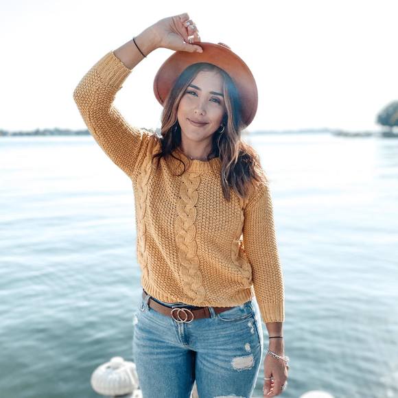 Profile Picture of Juliana Lievano lievano (@juliana022505) on Poshmark