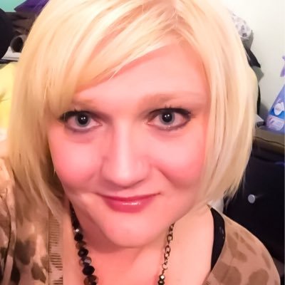 Profile Picture of Amanda J. Henson (@ahenson64060) on Twitter