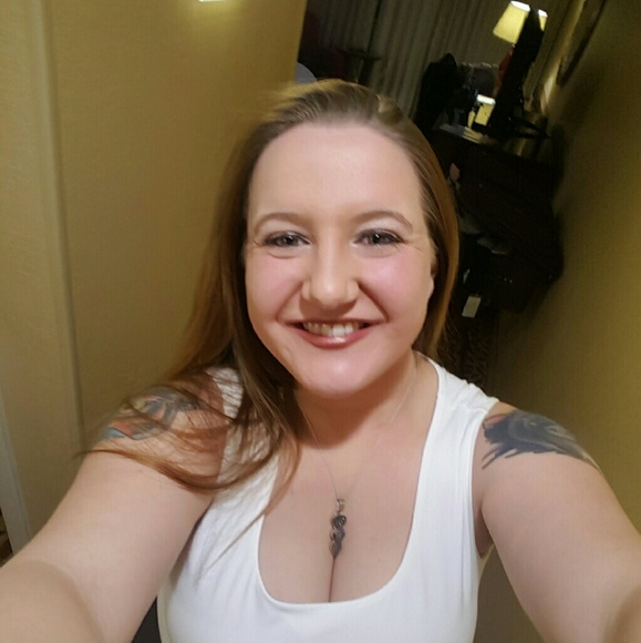 Profile Picture of Amanda Chaput (@pixiegirl621) on Poshmark