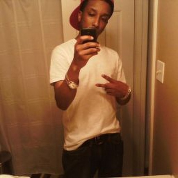 Profile Picture of Darren Yuille (@darrenyuille1) on Poshmark