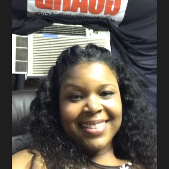 Profile Picture of Tia Franklin (@peechydiva) on Poshmark