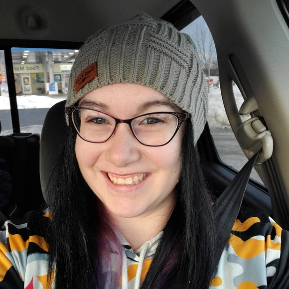 Profile Picture of Tonya Fiori (@akwolfgirl) on Poshmark