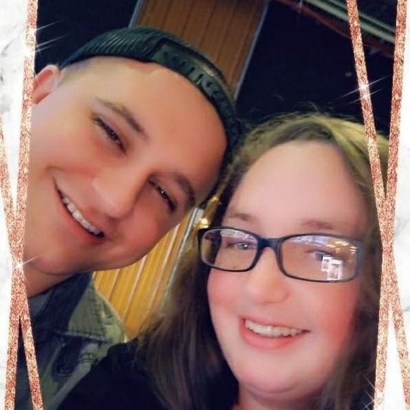 Profile Picture of Mandy Hodges (@mandyhodges527) on Poshmark