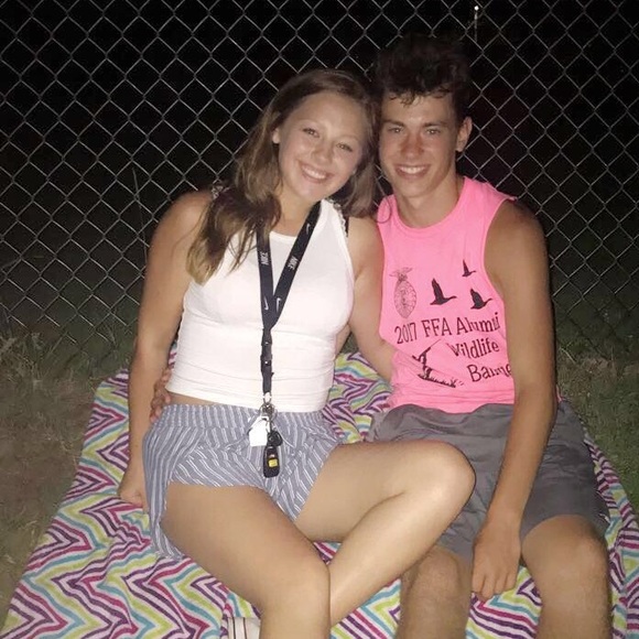 Profile Picture of Autumn Hackett (@autumnhackett12) on Poshmark