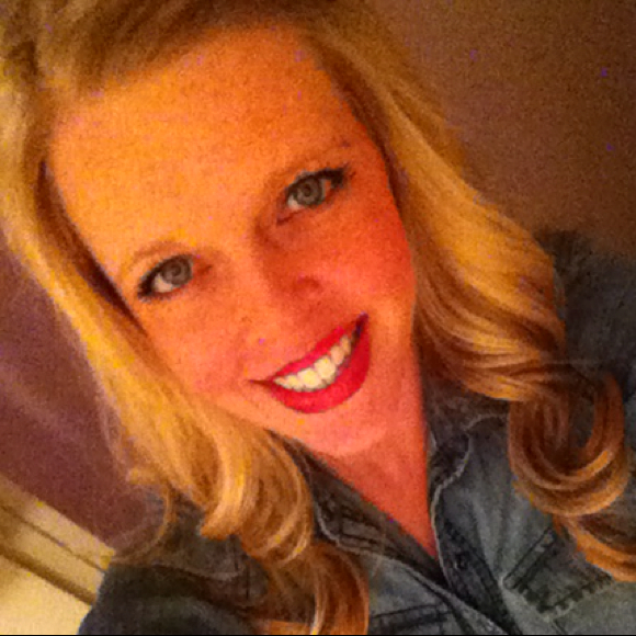 Profile Picture of Jacquelyn Loftis (@jacquelyn13) on Poshmark