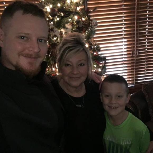 Profile Picture of Kimberly Henningsen (@khenningsen) on Poshmark