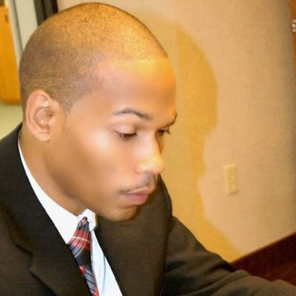Profile Picture of Craig Carson (@craigcarson) on Poshmark