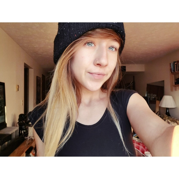Profile Picture of Phoebe Schaible (@phoebeschaible) on Poshmark