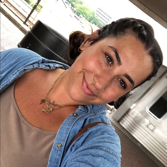 Colette Bonadies - Poshmark Profile Picture of Colette Bonadies (@colettebon) on Poshmark