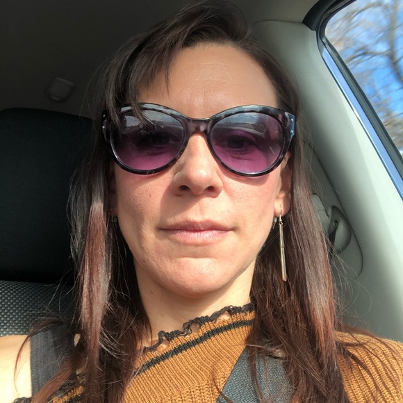 Profile Picture of Sabrina Steele (@sabrinasteele41) on Poshmark