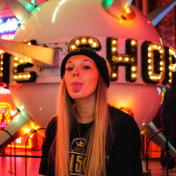 Profile Picture of Edyn Chenot (@edynchenot) on Poshmark