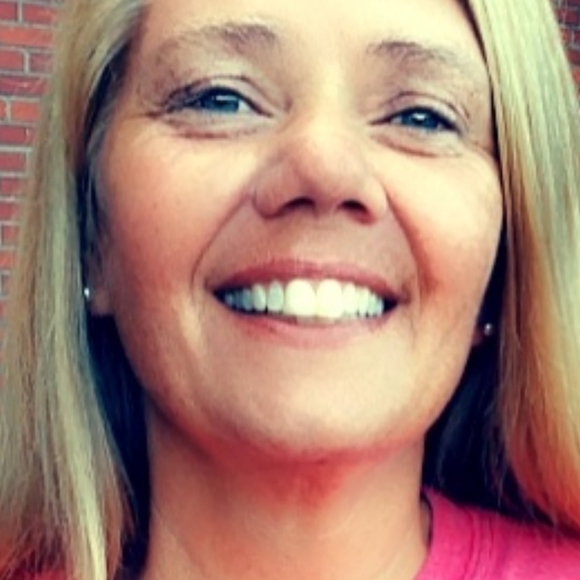 Mary Mclevain - Poshmark Profile Picture of Mary Mclevain (@mclevainm) on Poshmark