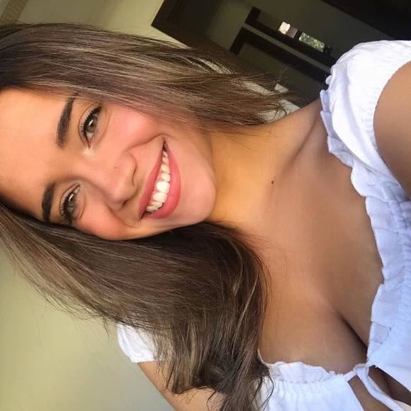 Profile Picture of Isabela Athaydes (@isabelaathaydes) on Poshmark