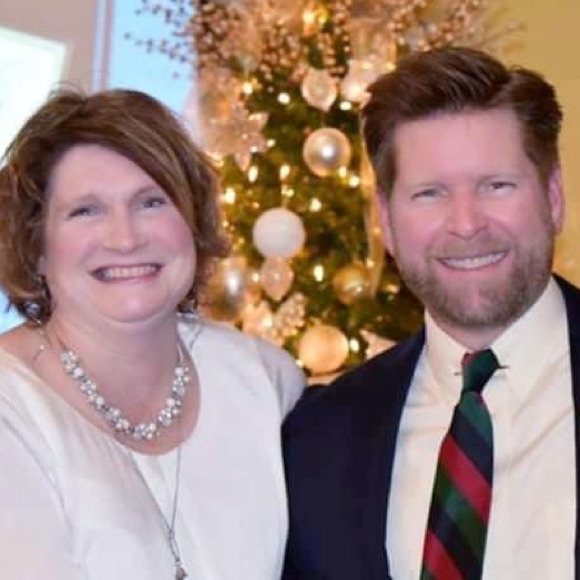 Profile Picture of Matt & diana Nettleton (@mdnettleton) on Poshmark