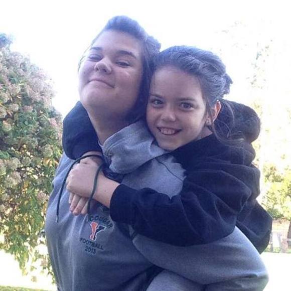 Profile Picture of Stefanie Medved (@medved1998) on Poshmark