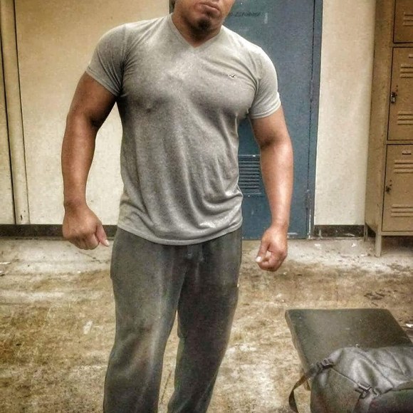 Profile Picture of Eddy Eddy (@roellyperez05) on Poshmark