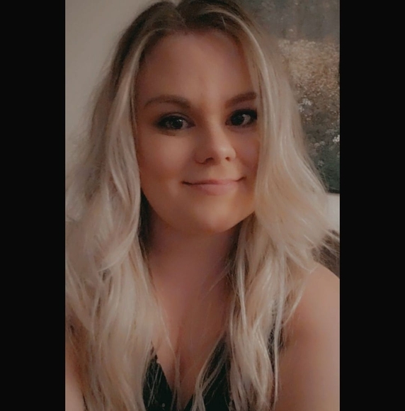 Profile Picture of Elisabeth Scheible (@escheible) on Poshmark