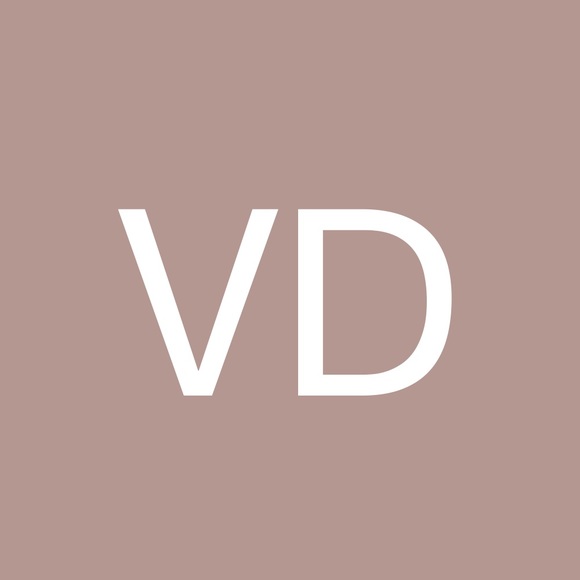 Profile Picture of Vanessa Deremer (@deremeva) on Poshmark