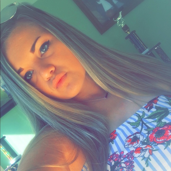 Profile Picture of Rachel Rego (@rachelrego_) on Poshmark